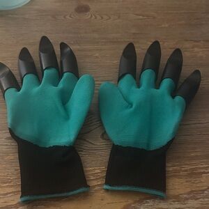 Garden Gloves with Claws